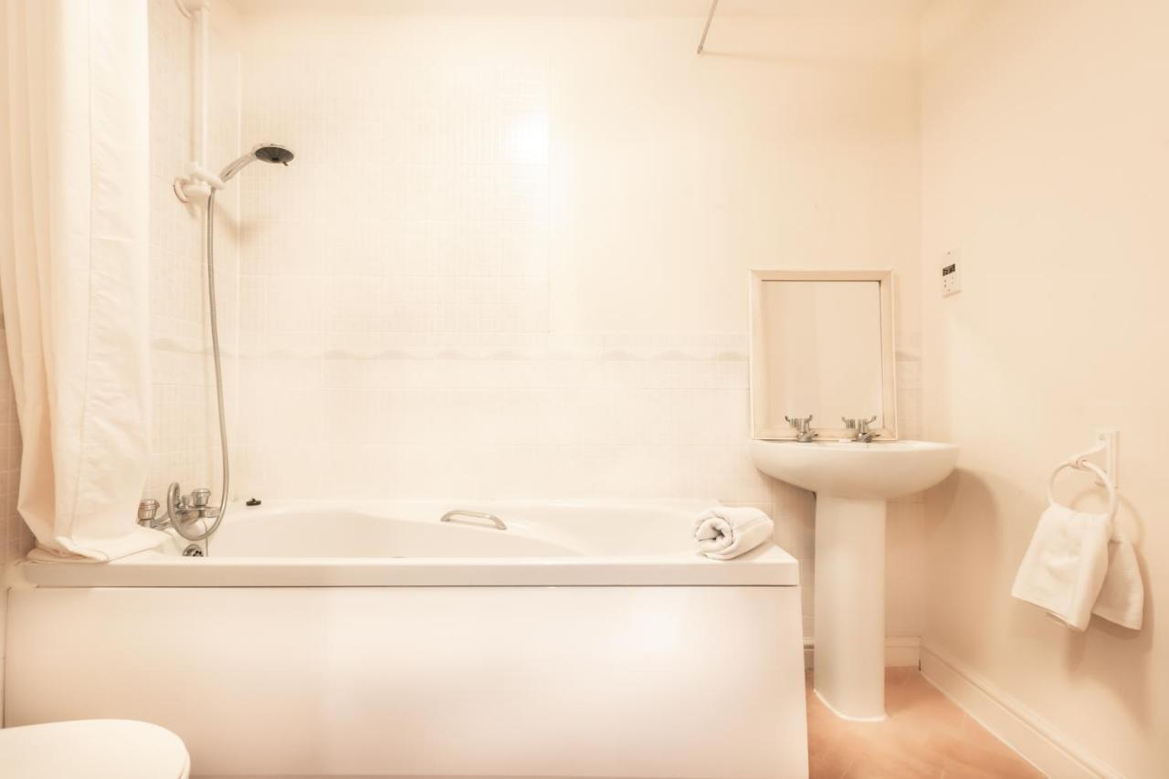 Best Price! 2 Bed City Centre - 4 Single Beds Or 2 Super King, Smart Tvs, Sofa Bed & Free Secure Parking 南安普敦 外观 照片